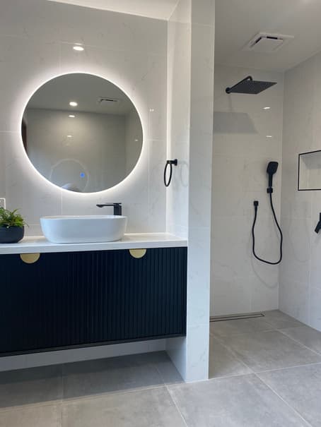 Round mirror bathroom vanity